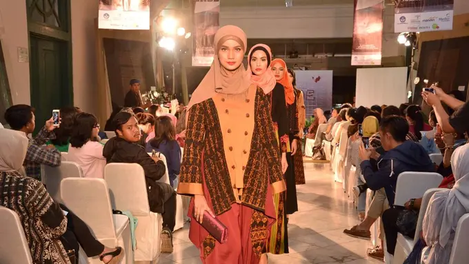 Intip Warisan Budaya Indonesia di Balik Kain Tenun Ende