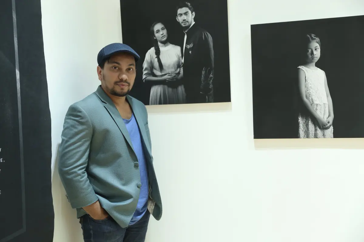 Selain musik, Tompi juga menggemari fotografi. (Galih W. Satria/Bintang.com)