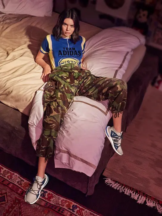 Ternyata hal itu dikarenakan mobil yang ia naiki terlibat kecelakaan. (instagram/kendalljenner)