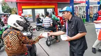 Program "Berkah Mengaji Surat Pilihan" dan pembagian takjil gratis di Stasiun Pengisian Bahan Bakar Umum (SPBU) di seluruh Indonesia. (Foto: Istimewa)