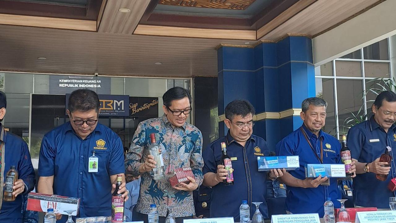 Bea Cukai Jatim Musnahkan Hasil Tembakau Hingga Alkohol Ilegal, Kerugian Capai Rp10 M