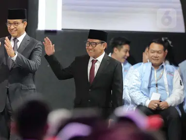 Calon Presiden dan Calon Wakil Presiden nomor urut 1 Anies Baswedan (kiri) dan Muhaimin Iskandar saat tiba untuk mengikuti Debat Kelima Pilpres 2024 di Jakarta Convention Center (JCC), Jakarta, Minggu (4/2/2024). (Liputan6.com/Angga Yuniar)