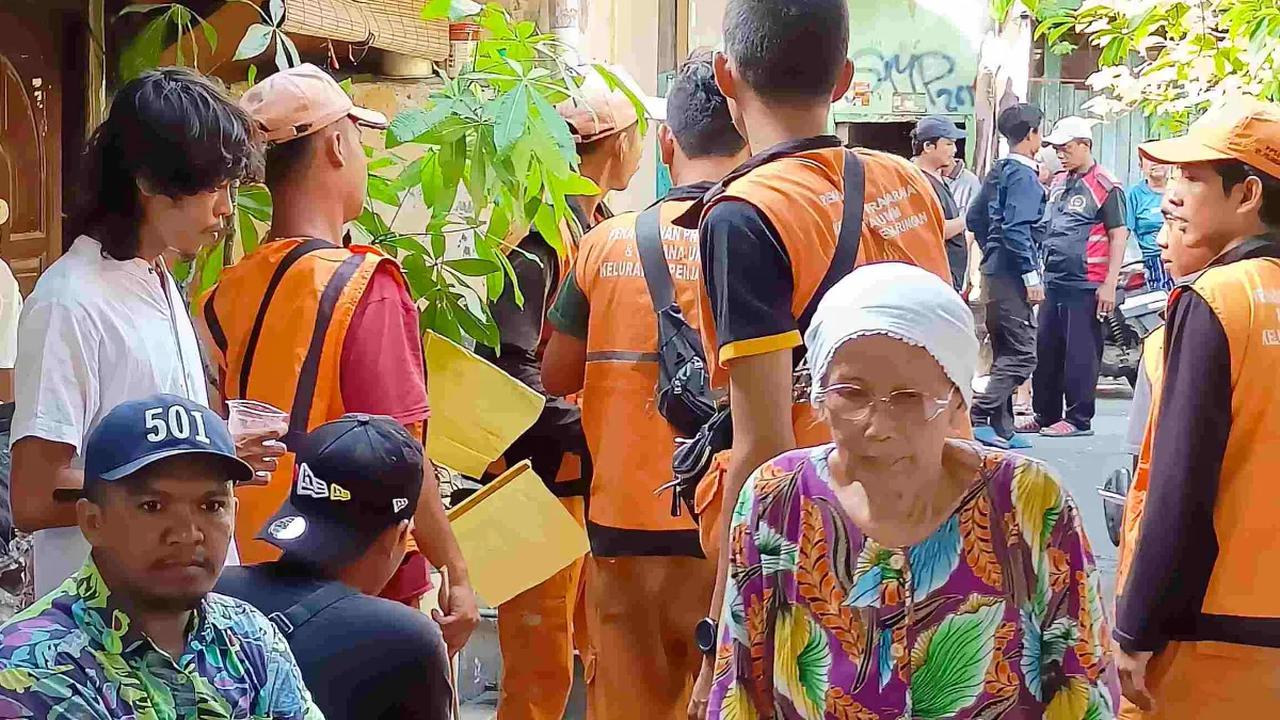 Tidak hanya di lingkungan sekitar, rupanya Awan dikenal oleh petugas Penanganan Prasarana dan Sarana Umum (PPSU) Penjaringan, Jakarta Utara.