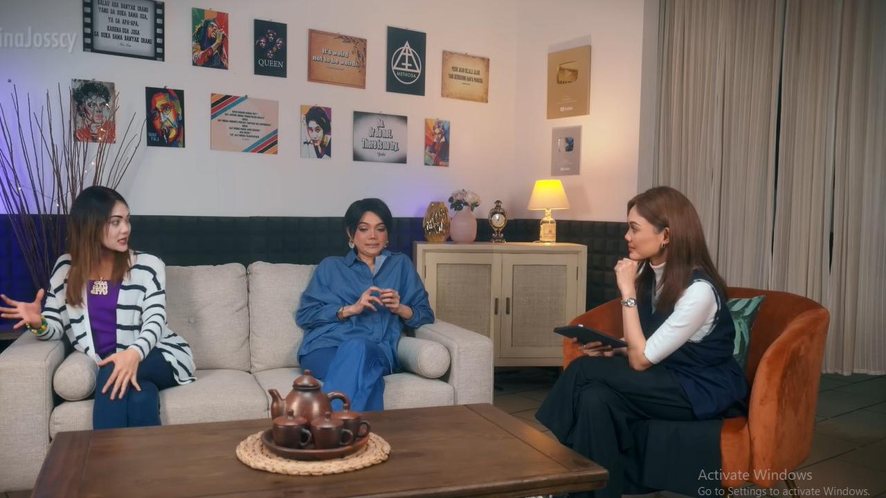 Aksi Kocak Rina Nose Bikin Acara Talkshow dan Undang Diri Sendiri Jadi Bintang Tamu, Disebut Komedi 'Antoher Level