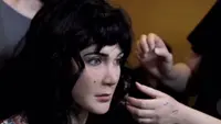 Luna Maya butuh makeup 4 jam setiap kali syuting film Suzanna Malam Jumat Kliwon. (Dok: Instagram @lunamaya)