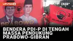 Sekelompok orang hadir di tengah massa yang akan ikut mengantar Prabowo dan Gibran mendaftar ke KPU sebagai capres dan cawpres Rabu (25/10) siang. Menariknya, mereka membawa bendera PDI Perjuangan dan spanduk dengan foto pasangan Prabowo-Gibran.