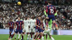 Barcelona sempat unggul lebih dahulu dua kali lewat gol Andreas Christensen dan Fermin Lopez. (Thomas COEX / AFP)