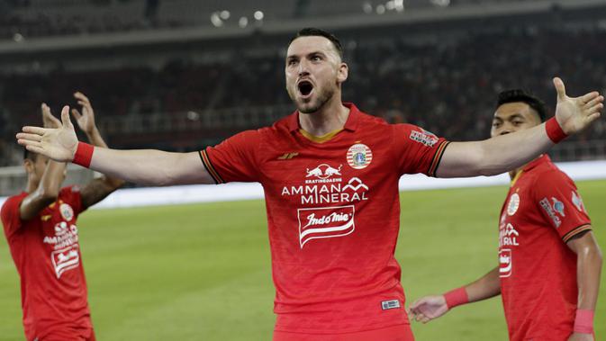 Striker Persija Jakarta, Marko Simic, melakukan selebrasi usai membobol gawang Geylang International FC pada laga uji coba di SUGBK, Jakarta, Minggu, (23/2/2020). Persija Jakarta menang dengan skor 3-1. (Bola.com/M Iqbal Ichsan)