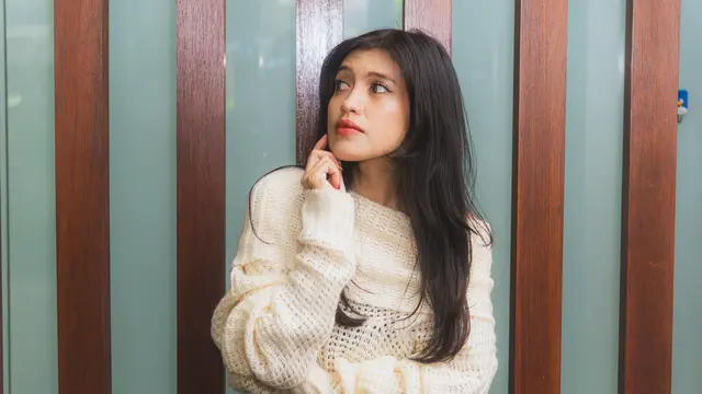 wanita februari menjalani hidup