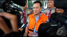 Bupati Karawang, Ade Swara, merampungkan pemeriksaan tersangka di KPK, Rabu (13/8/2014) (Liputan6.com/Faisal R Syam)