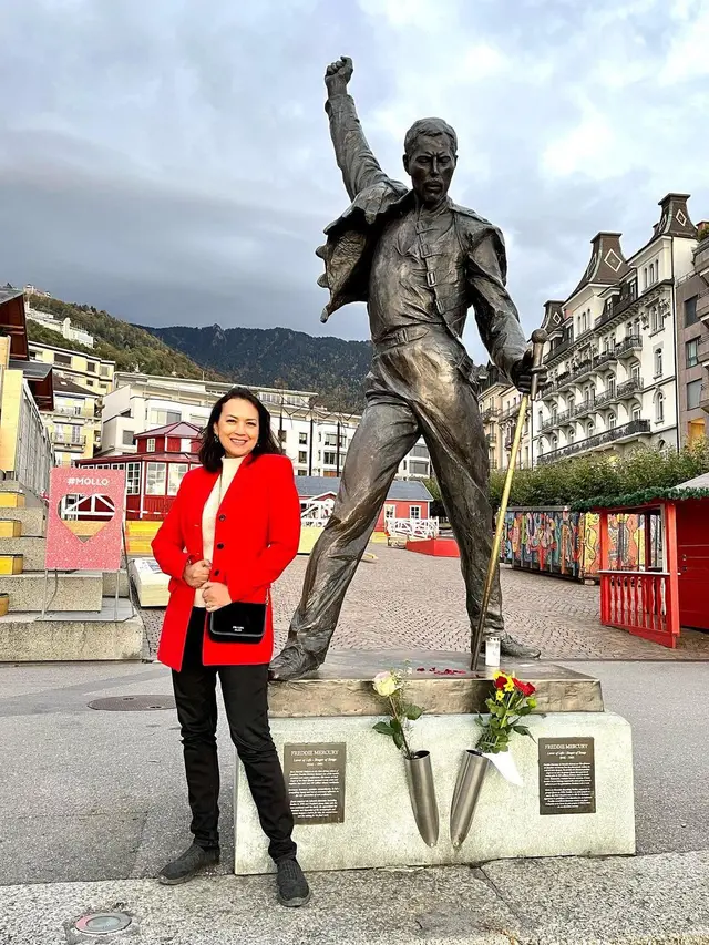 7 Potret Liburan Ira Wibowo di Swiss, Nikmati Lokawisata Bak Negeri Dongeng