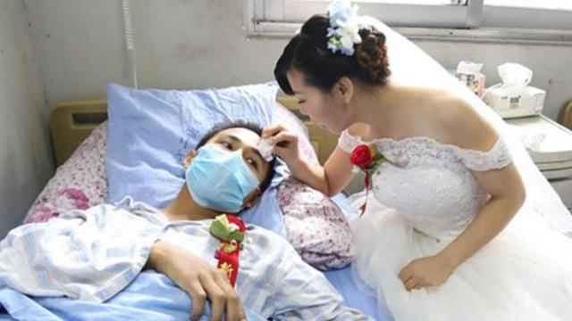 Gambar Wanita Terbaring Di Rumah Sakit - foto cewek cantik