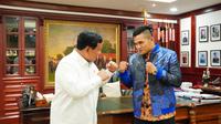 Menhan Prabowo Subianto dan petarung MMA Indonesia, Jeka Saragih. (Foto: Istimewa)