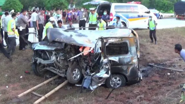 Pertengahan Juni 2015 lalu, Presiden Joko Widodo meresmikan tol Cikopo-Palimanan atau Cipali. Namun, tol terpanjang di Indonesia itu sudah mencatat banyak daftar kecelakaan yang merenggut nyawa. Berikut adalah 6 kecelakaan mengenaskan yang terjadi di...