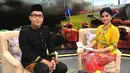 Annisa Pohan, pun turut merayakan Hari Kartini 2018 ini. Menjadi pembawa acara di sebuah acara di salah satu stasiun televise, Annisa begitu cantik memikat dengan memakai kebaya encim berwarna kuning dan merah. (Instagram)