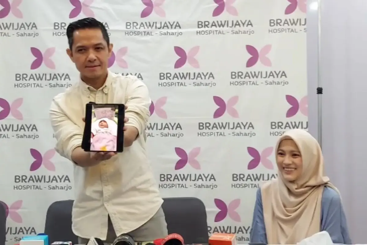 Dude Harlino dan Alyssa Soebandono akhirnya mendapatkan anak perempuan.