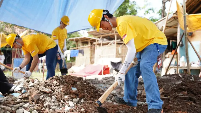 Semangat Ratusan Pemuda Gotong-royong Bangun Rumah untuk Keluarga Berpenghasilan Rendah