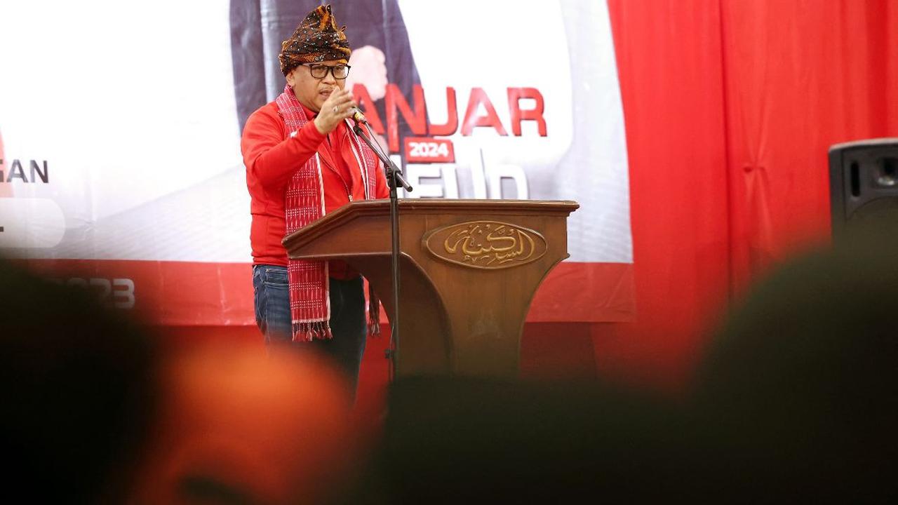 Hasto Minta Jokowi Janji Depan Rakyat Tak Ambil Alih PDIP dan Golkar