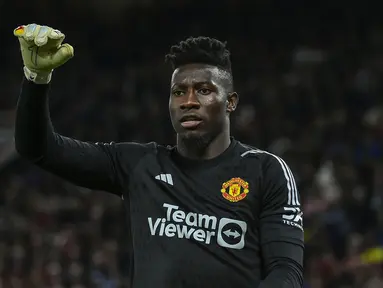 Kiper Manchester United, Andre Onana saat laga pekan pertama Liga Inggris 2023/2024 melawan Wolverhampton di Old Trafford, Manchester, Selasa (15/08/2023) WIB. (AP Photo/Rui Vieira)