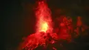 Lava mengalir keluar dari kawah Gunung Berapi Fuego, seperti yang terlihat dari San Juan Alotenango, Guatemala, Selasa, 4 Agustus 2026. (AFP/Johan Ordonez)