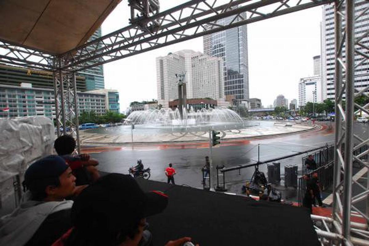 Persiapan panggung hiburan jelang tahun baru 2013