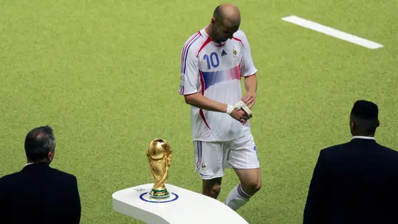 5 Tindakan Memalukan Pemain Sepak Bola yang Menghebohkan di Seluruh Dunia