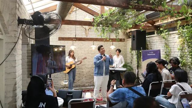 EAR SUN saat jumpa pers di Plaza Festival, Kuningan, Jakarta, Senin (18/12/2023).