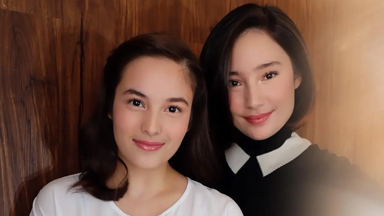 [Bintang] Seperti Kakak Adik, Ternyata Warna Lipstik Ini yang Membedakan Cantiknya Chelsea Islan-Tatjana Saphira