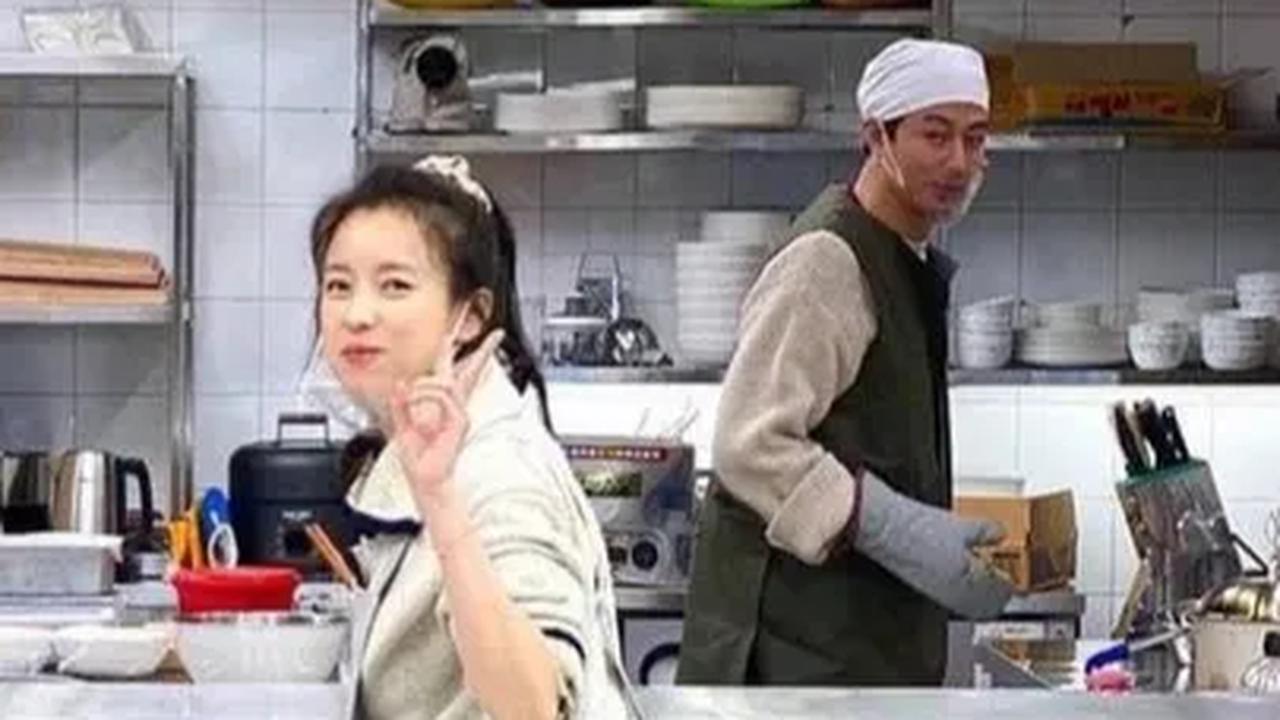 Setelah Moving, Jo In Sung dan Han Hyo Joo Pamer Kemesraan di Unexpected Business 3