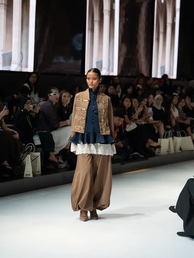Power Dressing Tak Harus Terlihat Kaku, VAIA Rayakan Sisi Tegas dan Feminin Perempuan di JFW 2027
