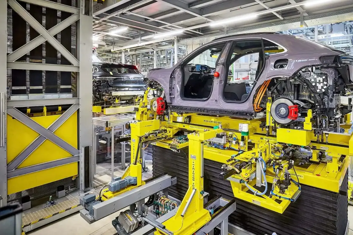 Porsche Macan Listrik Mulai Diproduksi di Jerman