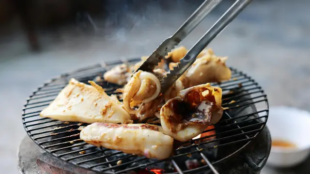 Ilustrasi Memasak Cumi