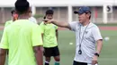 Rencana tersebut berubah, Shin Tae-yong pun dipercaya untuk menangani seluruh level tim nasional Indonesia, mulai dari U-19 hingga senior. (Liputan6.com/Helmi Fithriansyah)