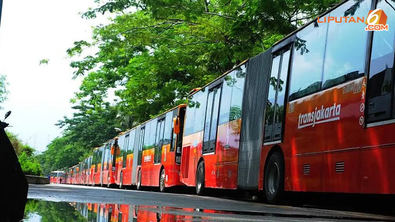 bus-transjakarta-1-140211b.jpg