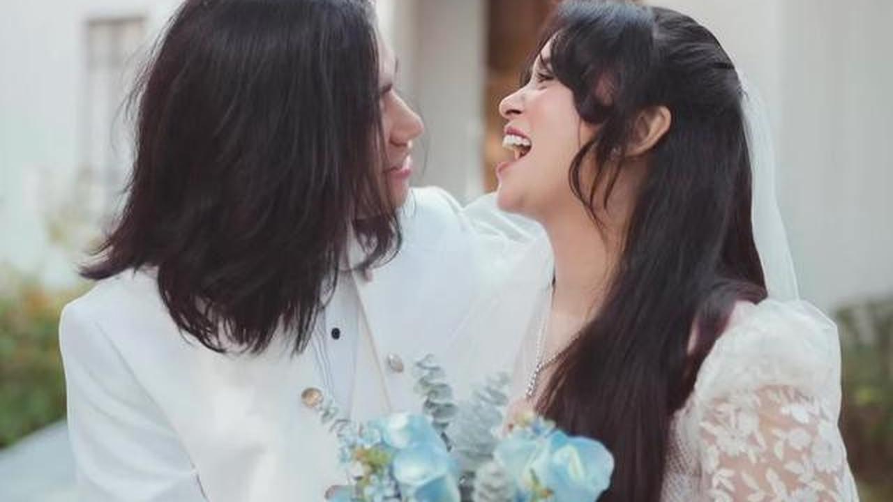 6 Potret Busana Nikah Ayushita dan Gerald Situmorang, Modern-Vintage Penuh Romansa