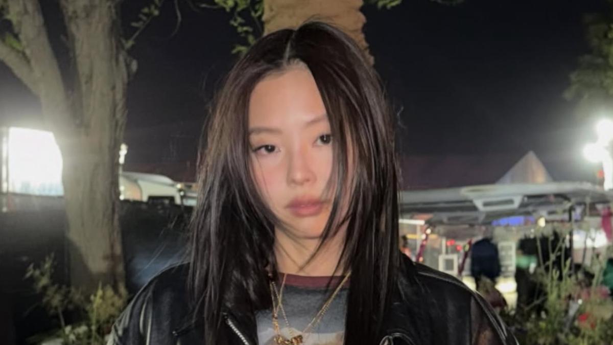 Gaya Santai Jennie Blackpink di Coachella Andalkan Atasan Tshirt, Bisa Jadi Tren