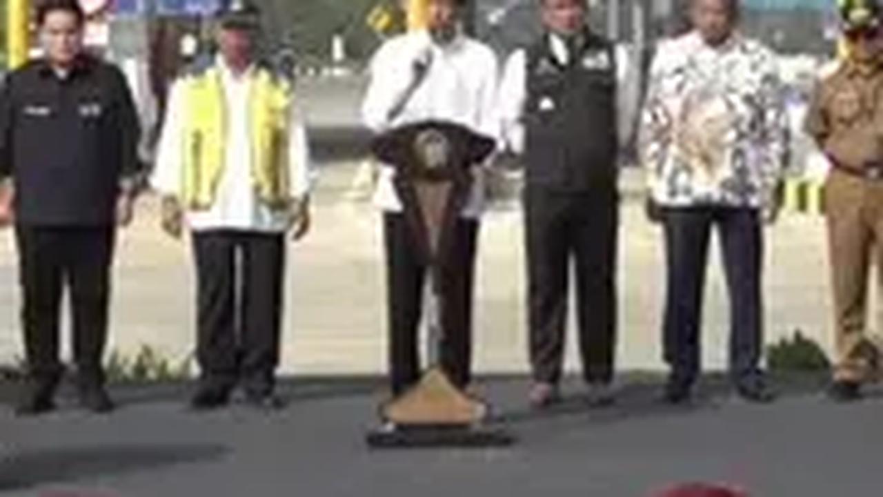 VIDEO: Momen Kocak Saat Jokowi Resmikan Tol Bocimi, Menteri Basuki Tepuk Lalat Ridwan Kamil Angkat Jempol