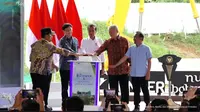 Presiden Joko Widodo (Jokowi) meresmikan dimulainya pembangunan Astra Biz Center dan Nusantara Botanical Garden di Ibu Kota Nusantara (IKN). Dia pun mengaku senang ada kucuran investasi lagi dari pengusaha nasional.