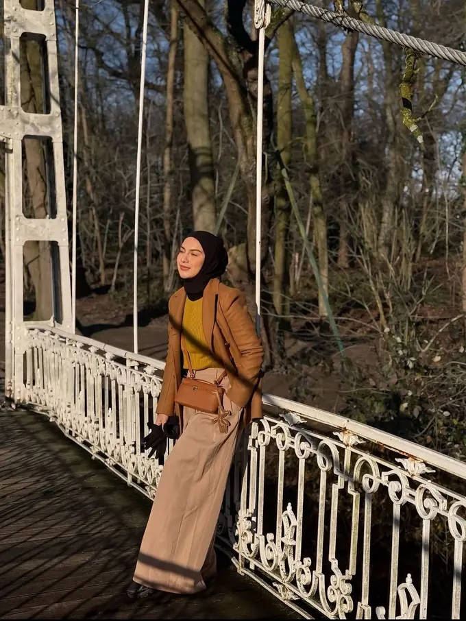 Gaya Formal ala Irish Bella (Instagram/@_irishbella_)