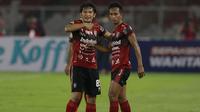 Selebrasi pemain Bali United, M. Rahmat (kanan) usai menjebol gawang Persik Kediri dalam laga pembukaan BRI Liga 1 2021/2022 antara Bali United melawan Persik Kediri di Stadion Utama Gelora Bung Karno, Jumat (27/8/2021). (Foto: Bola.com/Ikhwan Yanuar)