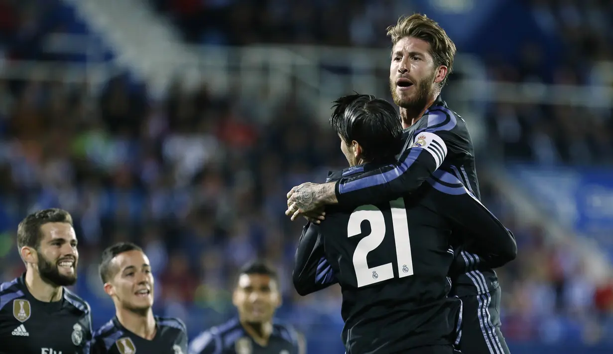 Para pemain Real Madrid merayakan gol Alvaro Morata saat melawan Leganes pada lanjutan La Liga di Butarque stadium,  Madrid, (5/4/2017). Real Madrid menang telak 4-2. (AP/Francisco Seco)