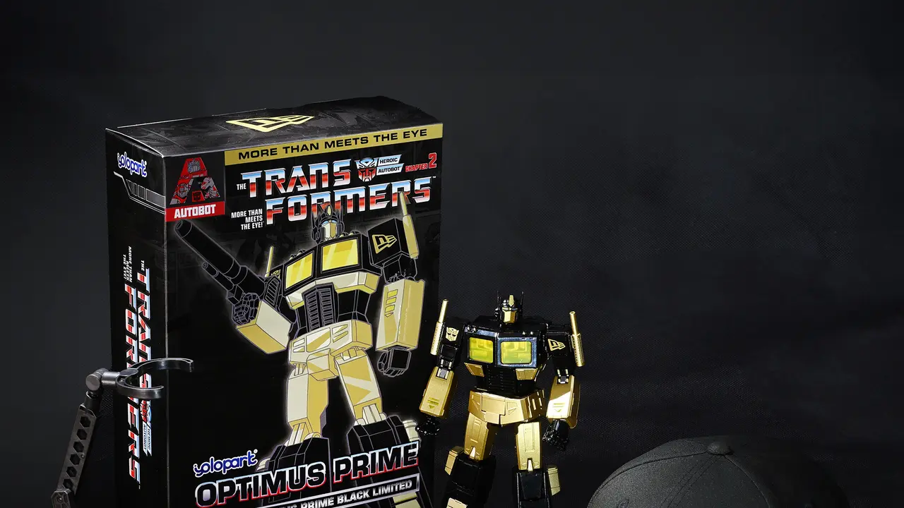 Kolaborasi New Era dan Transformers G1