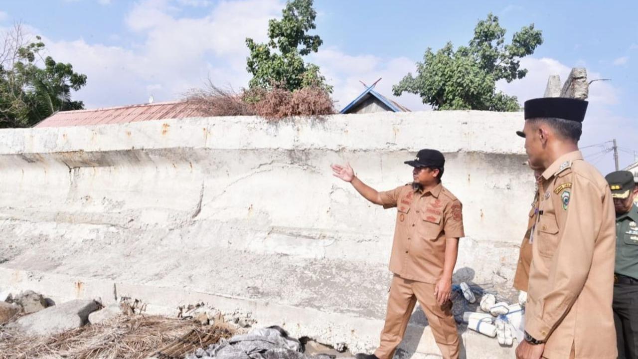 Sementara, Penjabat Bupati Takalar, Setiawan Aswad, mengatakan, kehadiran Gubernur Sulsel Andi Sudirman Sulaiman melakukan peletakan batu pertama di akhir masa kerjanya, membuktikan kecintaannya terhadap masyarakat Takalar.