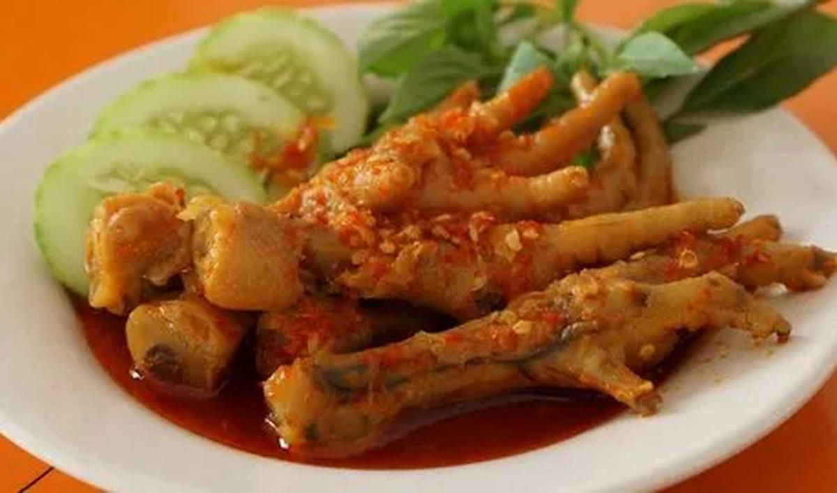 Namun, perlu diingat bahwa meskipun ceker ayam memiliki banyak manfaat, kita juga perlu berhati-hati dengan kandungan lemak dan kolesterolnya.&nbsp;