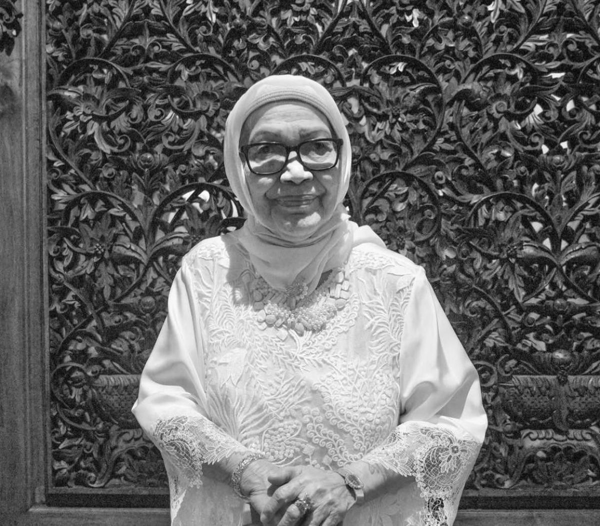 Ayu Dewi Berduka, Nenek dari Keluarga Regi Datau Meninggal Dunia