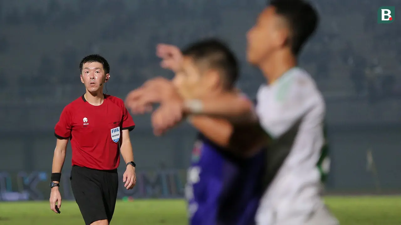 Wasit Jepang Yasuke Araki di BRI Liga 1 2023/2024