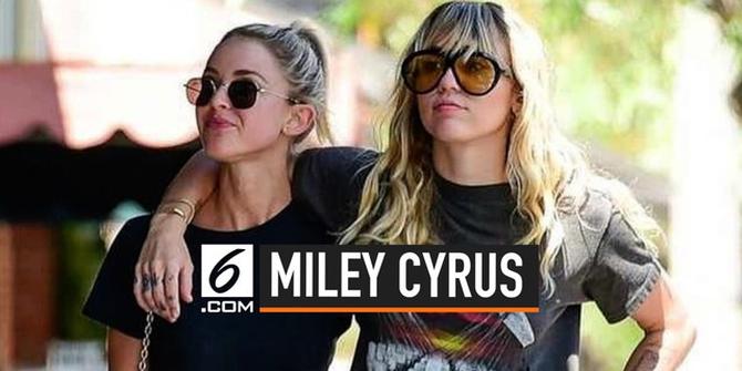 VIDEO: Miley Cyrus dan Kaitlynn Carter Pamer Kemesraan Bersama?