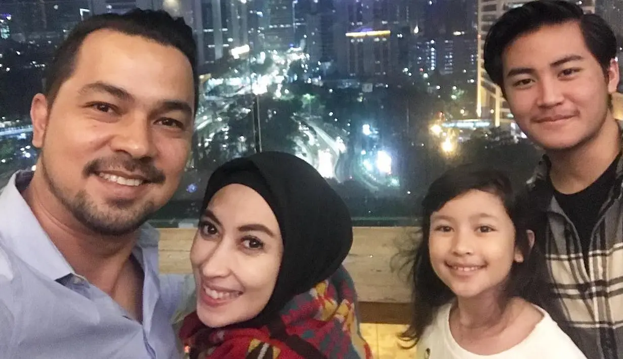 "Kontraknya sudah beda. Cinta kepada Allah dan rasulnya yang lebih utama," kata Anissa Trihapsari dan diamini Sultan Djorghi. (Instagram/djorghisultan)
