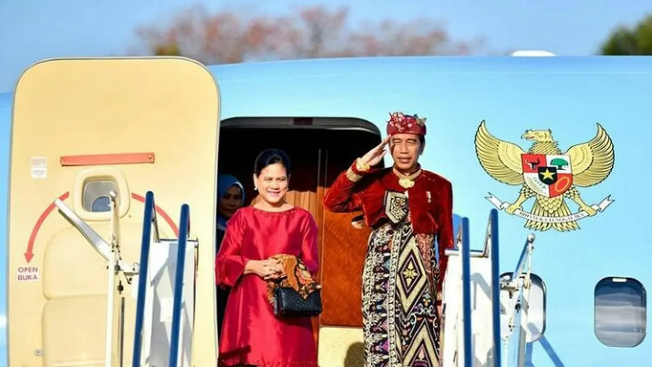 11 Gaya Jokowi Kenakan Baju Adat dari Berbagai Daerah