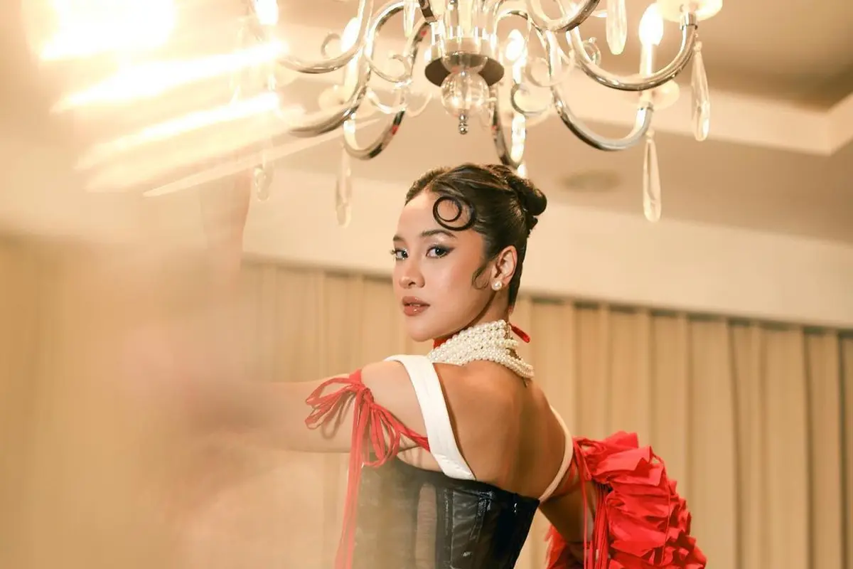 Potret Terbaru Anya Geraldine Pancarkan Pesona Eksotis dengan Kulit Tan yang Bikin Pangling